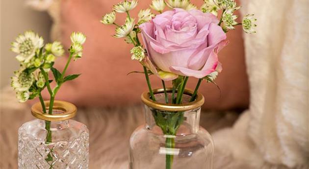 Muttertag - Blumen in Vasen